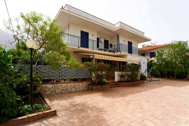 Casa vacanza per 2 persone, con giardino e panorama sull' Isola delle Femmine