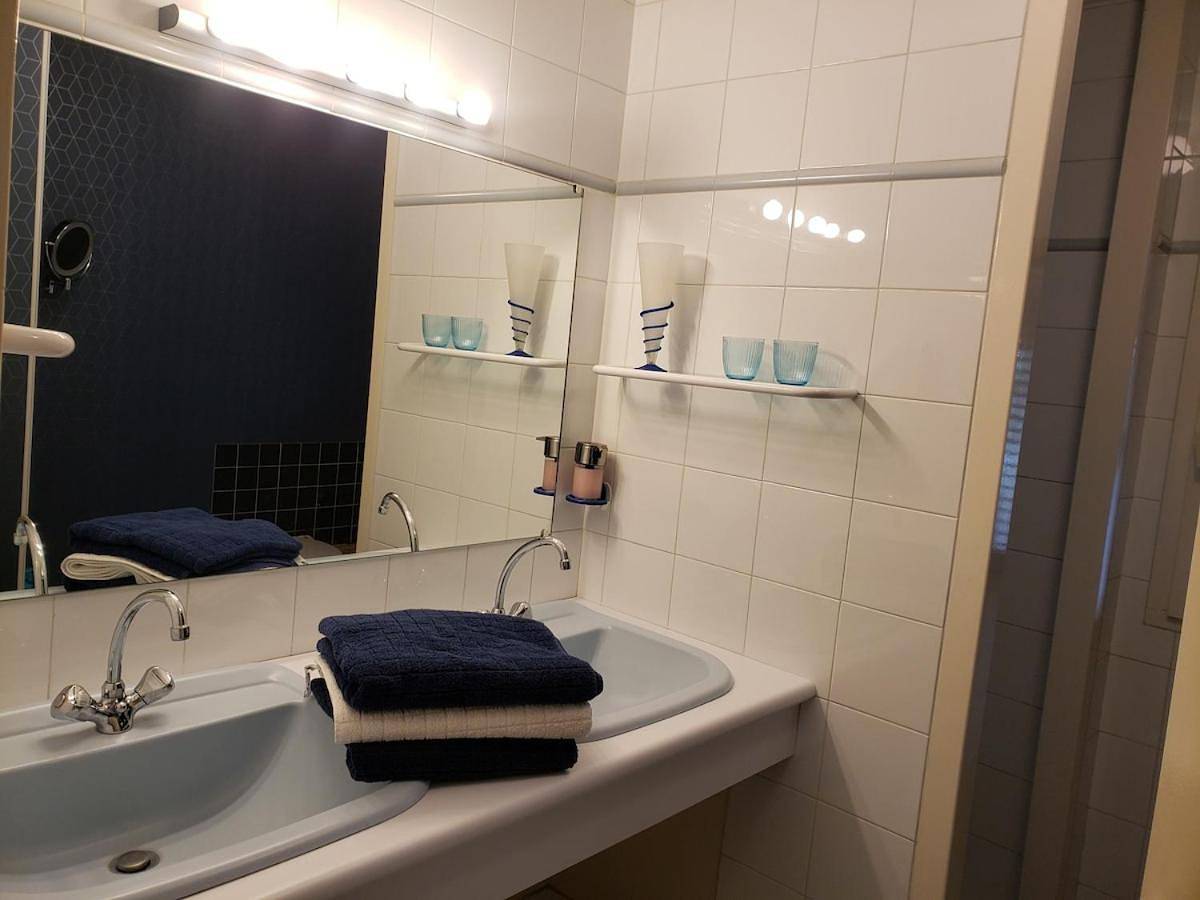 Appartement entier, Two-Bedroom Apartment with View in Éveux, Lyon et ses environs