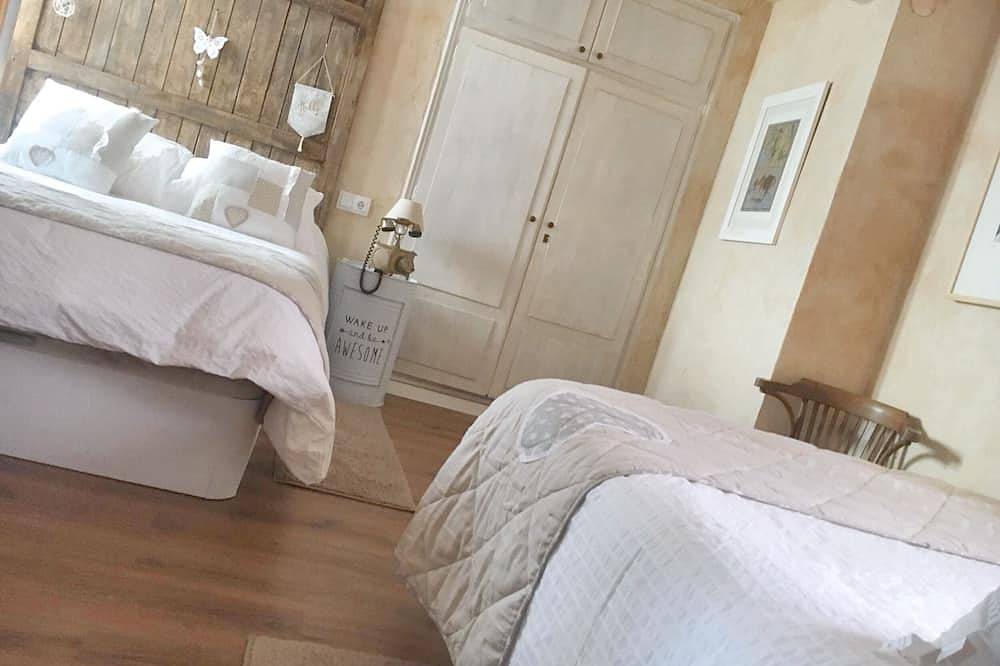 Entire apartment, Homerez - Charming apartment in Cuenca with fireplace - 80 sqm in Cuenca, Cuenca Province