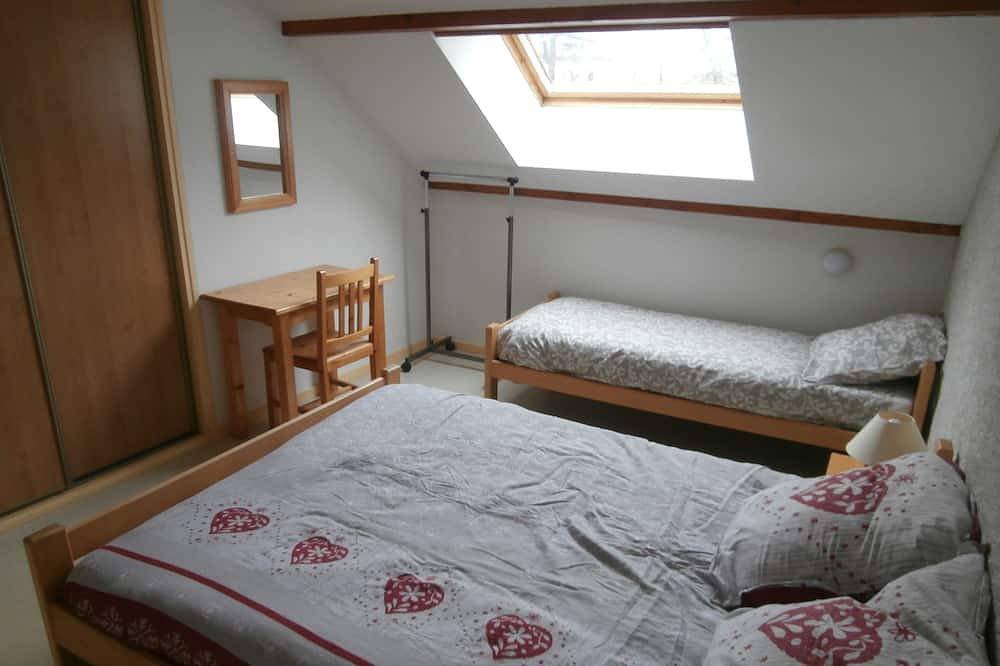 Entire apartment, Just 5 minutes from the Domaine des Sybelles! Fully equipped apartment with view. in Saint-Colomban-des-Villards, Saint-Jean-de-Maurienne region