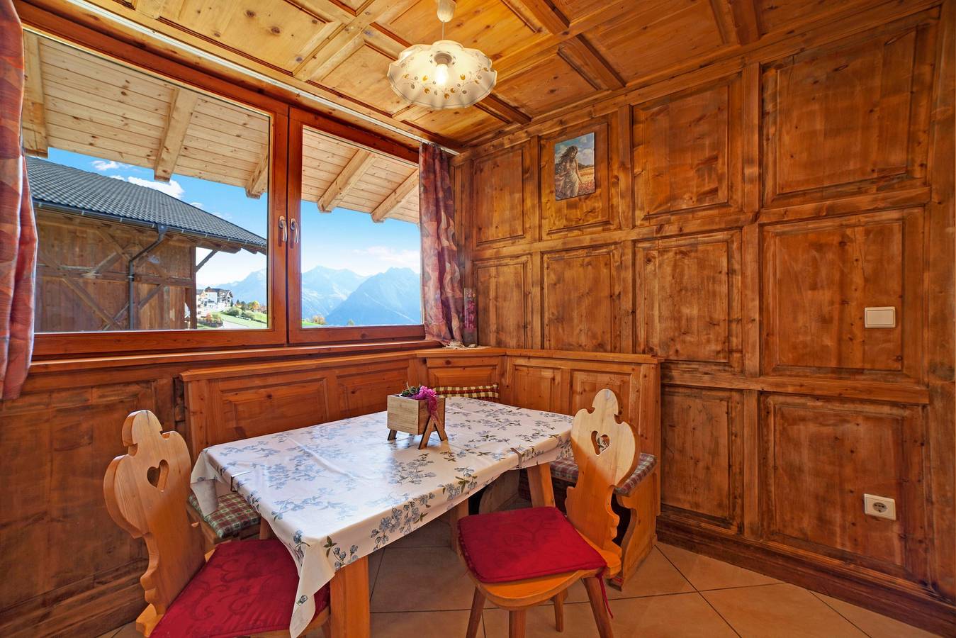 Appartamento intero, Appartamento 'Plattnerblick' con vista sulle montagne, giardino comune e Wi-Fi in Stulles, Moso in Passiria