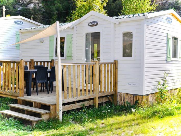 Mobil home pour 4 personnes, avec piscine et terrasse à Méolans-Revel