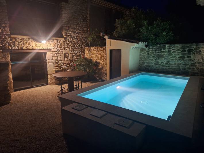 Casa vacanze "Chezvéro Gîte Le Juvaquatre" con piscina privata, Wi-Fi e aria condizionata in Suze-la-Rousse, Nyons e dintorni