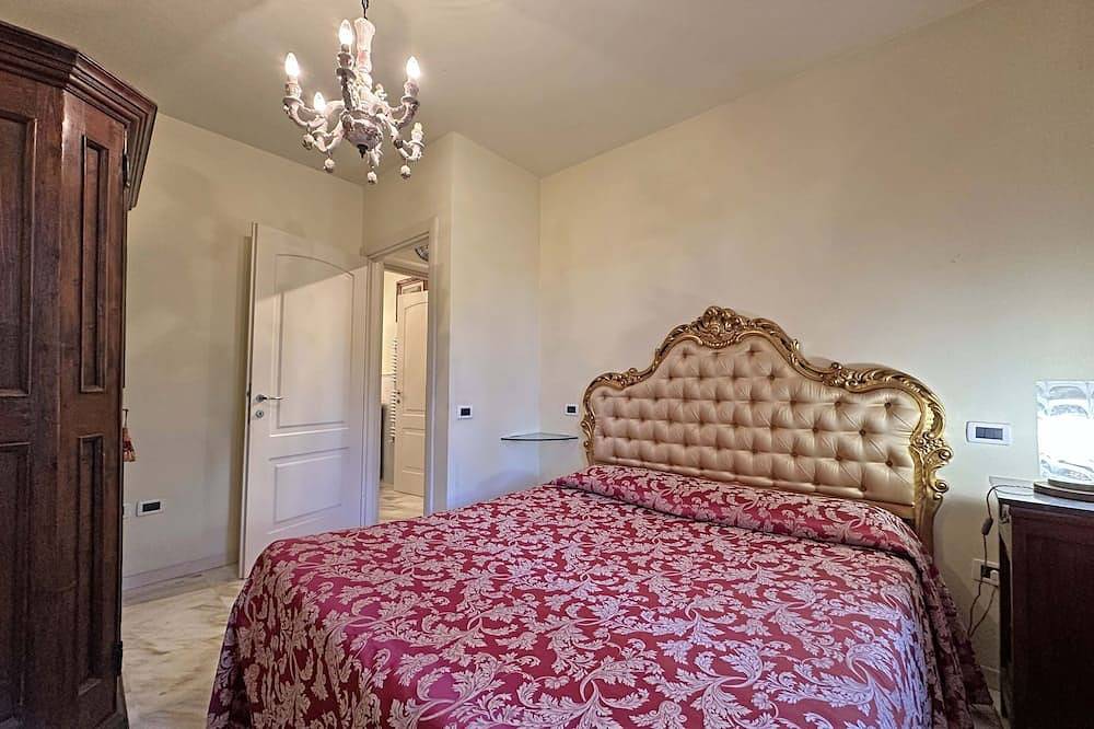 Villa Mariapia 6P, by Villasretreats Beach house, a few steps from the sea in Marina di Massa, Massa