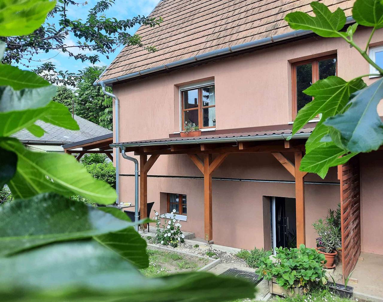 Całe studio, Studio blisko centrum z dostępem do internetu, pralką i parkingiem  in Siófok, Siófoki region