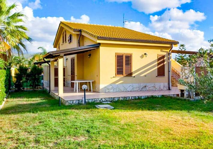 Maison d’hôte pour 2 personnes, avec Terrasse et Jardin à Campofelice di Roccella