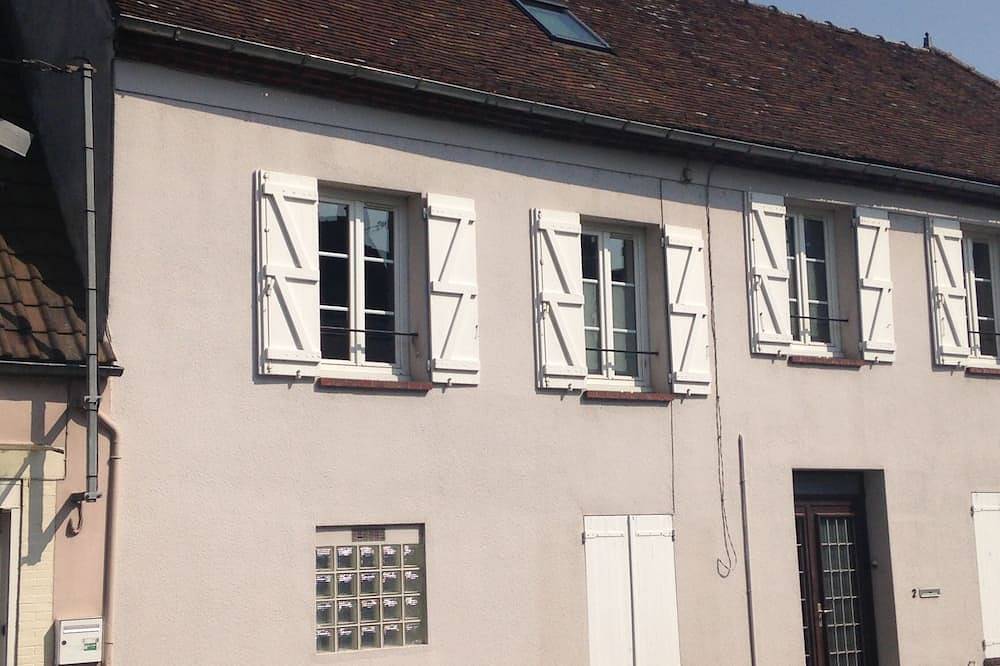 Apartamento entero, Apartamento dúplex F2 in Maintenon, Región de Chartres