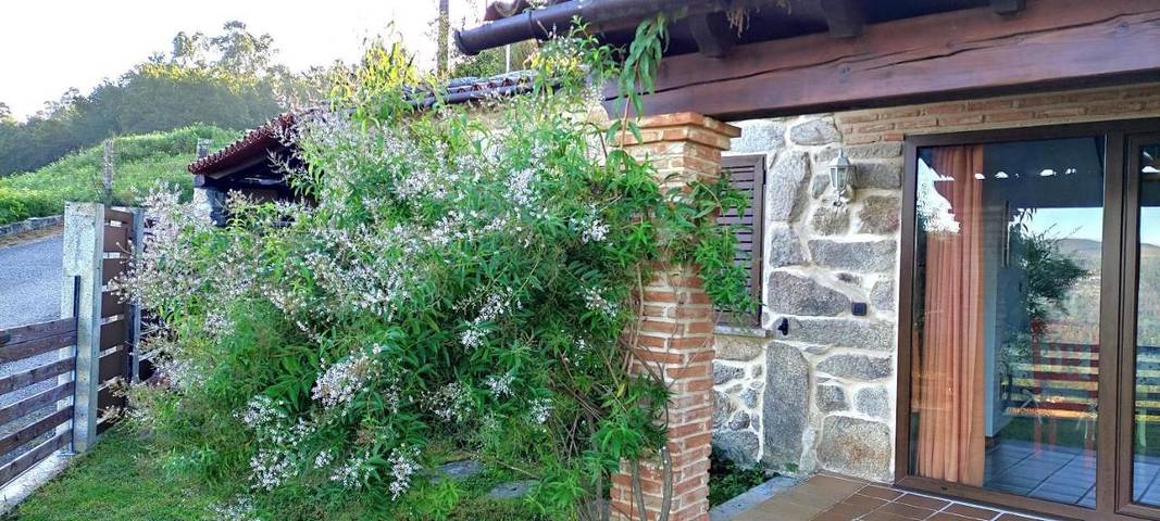 Casa rural para 8 personas, con vistas además de piscina para niños y jardín, Familias con niños en Provincia de Pontevedra - 2