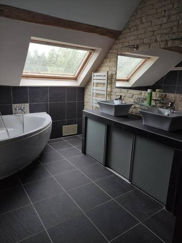 Gîte pour 4 personnes, avec vue et jardin, adapté aux familles à Hommes