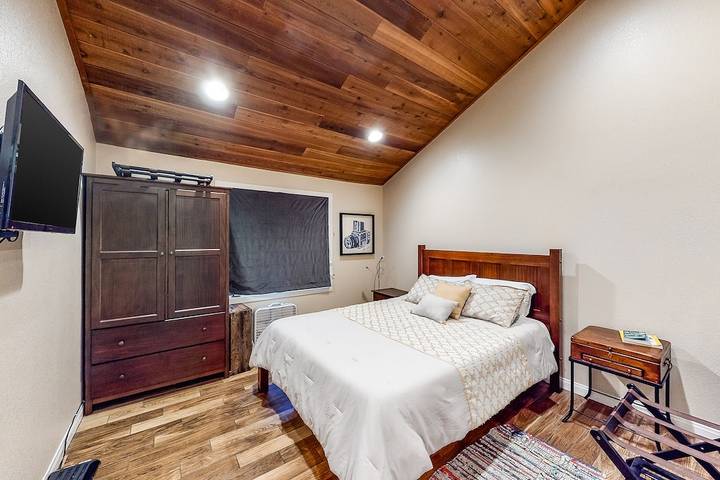 Vacation rental for 9 people, with terrace and sauna as well as pool and hot tub in Mammoth Mountain