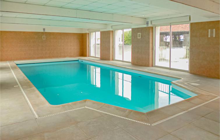 Appartement confortable avec WiFi, TV et piscine intérieure in Vaudoy-en-Brie, Seine-et-Marne