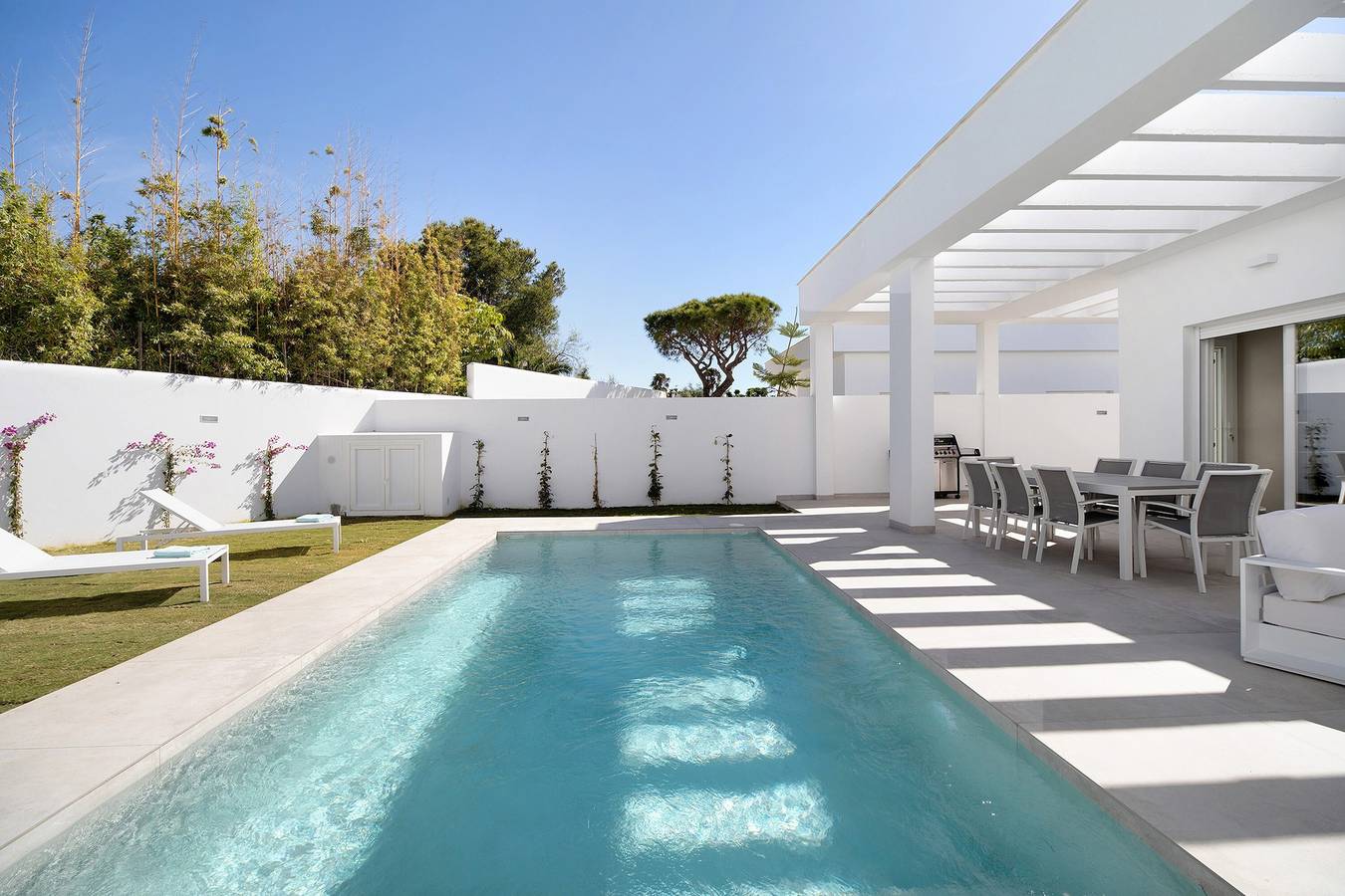Villa Tahiti mit privatem Pool, Wlan und Klimaanlage in Sancti Petri, Chiclana de la Frontera