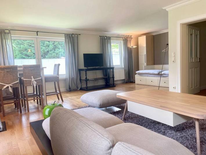 Ganze Ferienwohnung, Ruhiges Landhaus am Wald mit Garten in Aurich, Landkreis Aurich