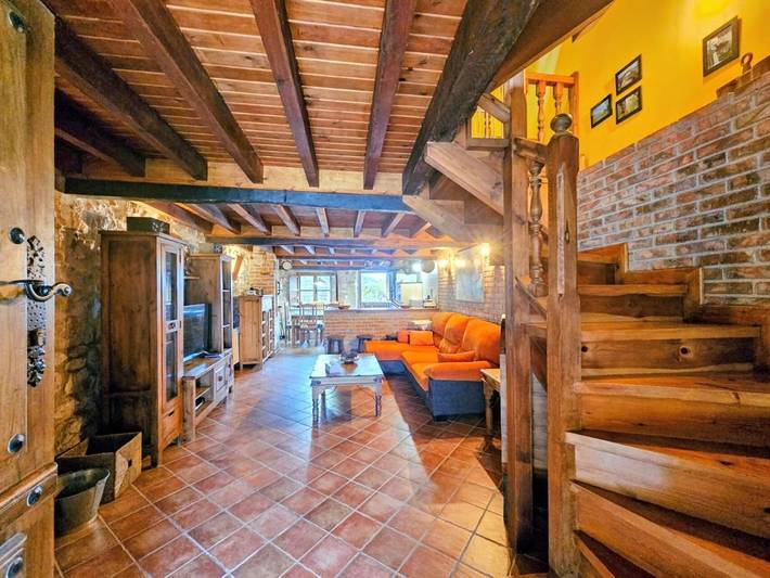 Casa rural para 6 personas, con balcón además de jardín y jacuzzi en Comarca de Oriente - 3