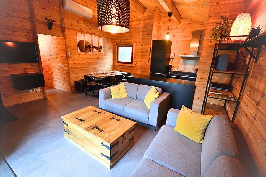 Ferienhütte für 7 Personen mit Holzofen und Klimaanlage mitten in den Wäldern der Ardennen in Viroinval, Parc Naturel Viroin Hermeton