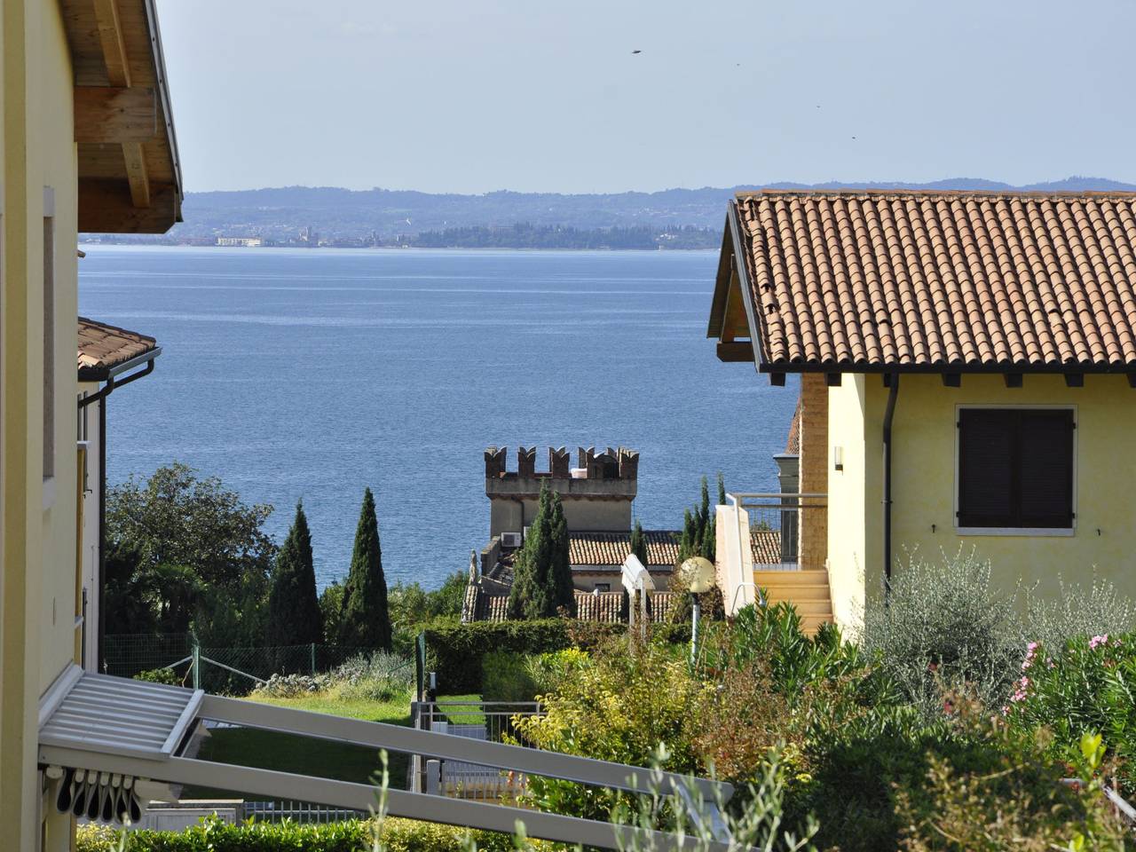 Apartamento entero, Garden Village in Lazise, Montañas Garda