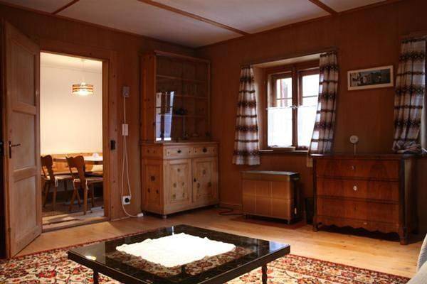 Ganze Wohnung, Two-Bedroom Apartment in Guarda Staziun, Guarda