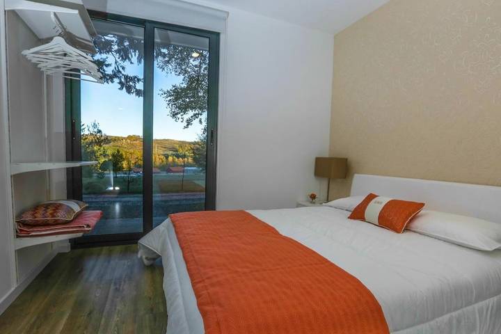 Albergue para 2 personas, con Balcón y Terraza además de Jardín y Vistas en Chaves - 3