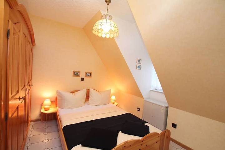 Ganze Wohnung, Reethaus Seeschlößchen, Fewo Klippenmöwe, nur 200m bis zum Badestrand in Badestrand Büsumer Deichhausen, Büsumer Deichhausen