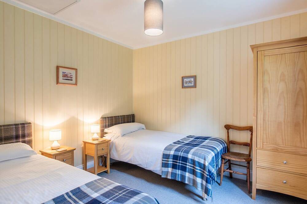 Family-friendly brand new cottage situated next to the golf course in Fort Augustus, Highlands