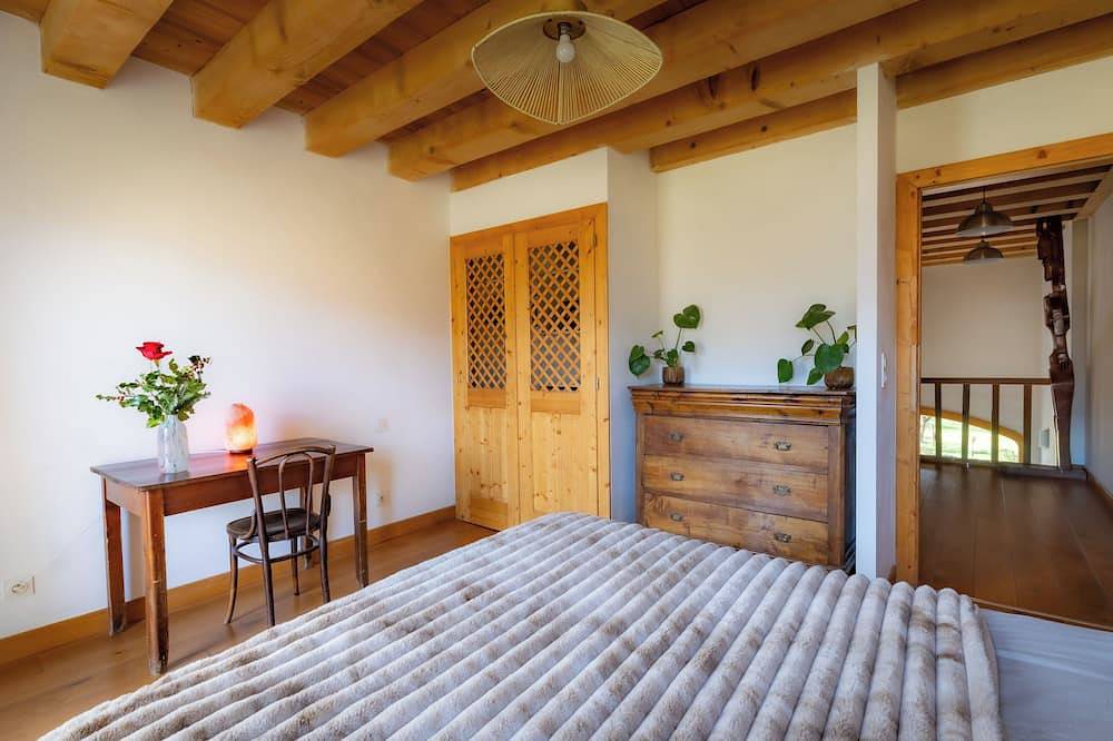 Large 7-Bedroom Home & Art Collection – 10 min from Geneva in Neydens, Saint-Julien-en-Genevois region