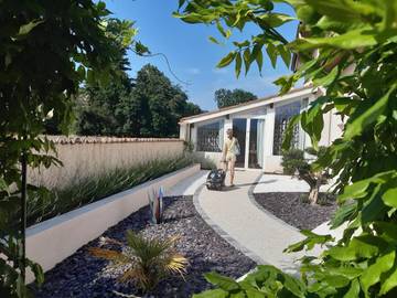 Chambre d’hôte pour 2 personnes, avec jardin et jacuzzi ainsi que terrasse et piscine dans l' Isère