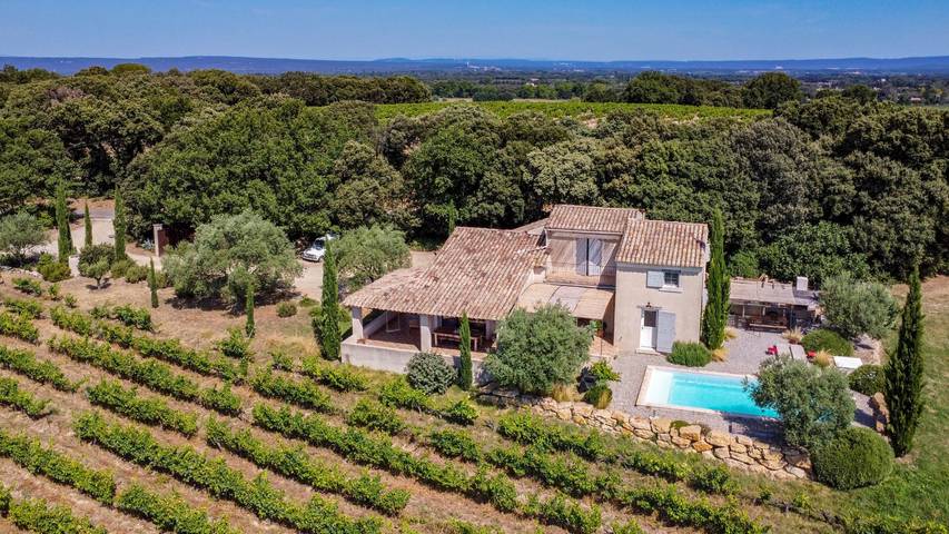 Gîte pour 10 personnes, avec piscine ainsi que jardin et terrasse, animaux acceptés