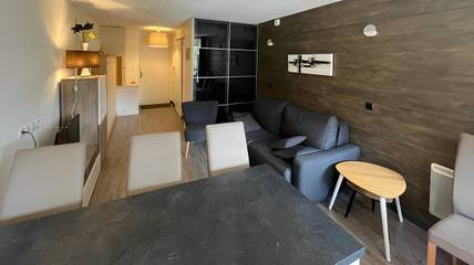 Gîte pour 4 personnes, avec balcon et piscine dans Casino De Brides Les Bains