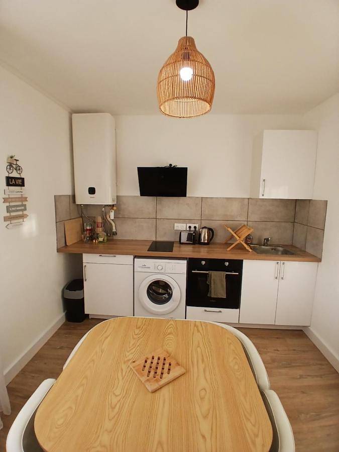 Appartement entier, One-Bedroom Apartment in Brive-la-Gaillarde, Région de Brive-la-Gaillarde