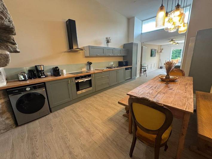 Gîte pour 8 personnes, avec vue et terrasse, animaux acceptés à Plounéventer - 4