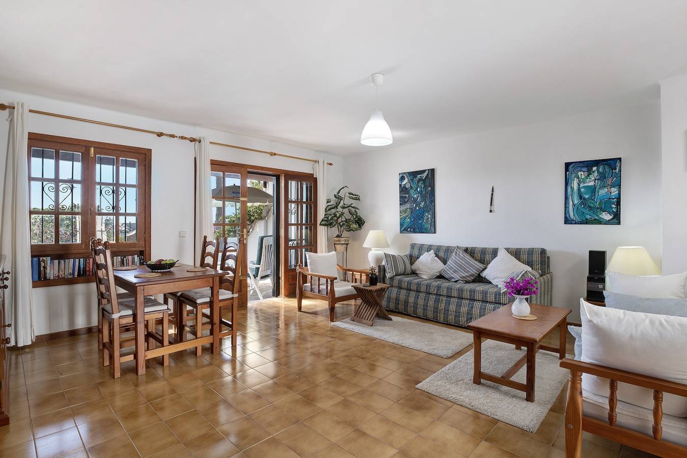 Apartamento entero, Apartamento de vacaciones 'Puerto Chico N' con vistas al mar, jardín compartido y Wi-Fi in Playa Blanca, Yaiza