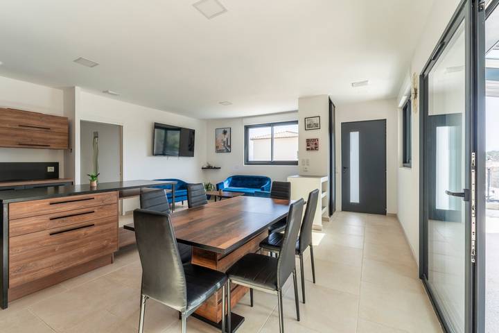 Villa 'Sérénity 10 Pers Maxi' con Wifi, piscina privata, terrazza privata e aria condizionata in Mondragon, Vaucluse