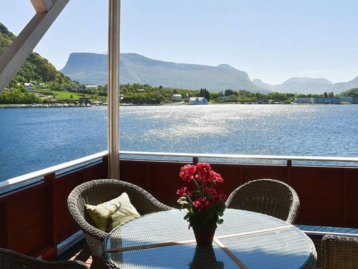 Ferienhaus für 8 Personen, mit Terrasse in Midsund