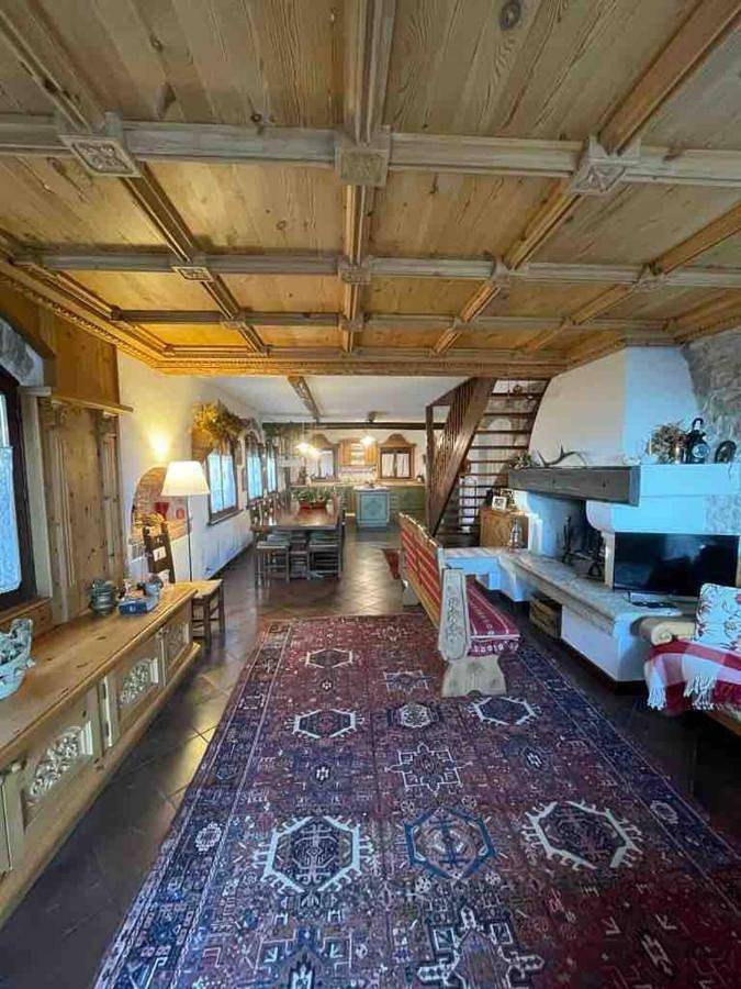 Casa vacanza per 6 persone, con Balcone e Terrazza nonché Giardino e Panorama a Roana