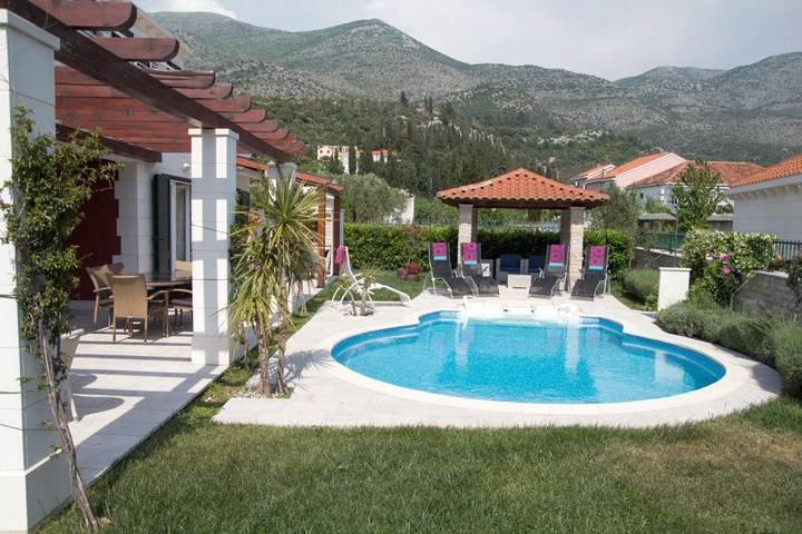 Villa pour 10 personnes, avec jardin et piscine ainsi que sauna et vue à Slano - 2