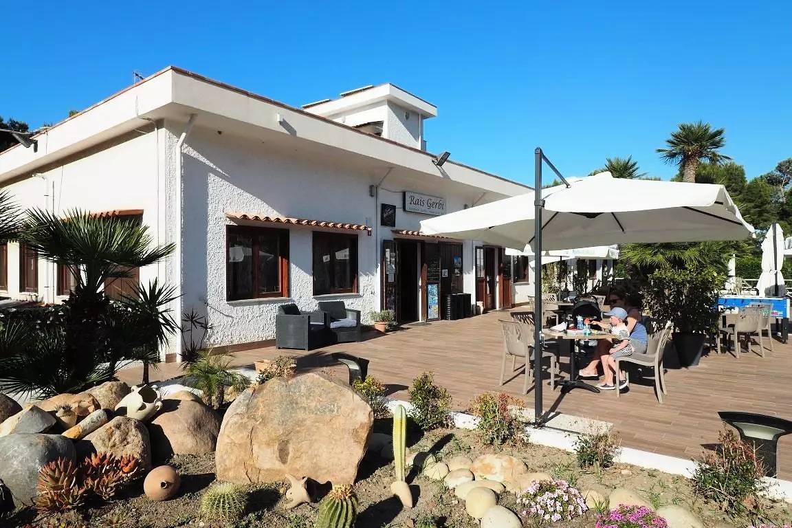 Bungalow/ Igloo 25 mq + aire acondicionado + cuarto de baño (Sin Cocina) 2 til 4 personas - 2 personas. incluido en el precio in Spiaggia Rais Gerbi, Pollina