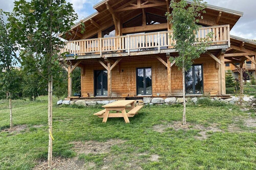 Grand Chalet sur la Route du Lac à 6 min d'Allos Village - Idéal Famille in Allos, Région Castellane