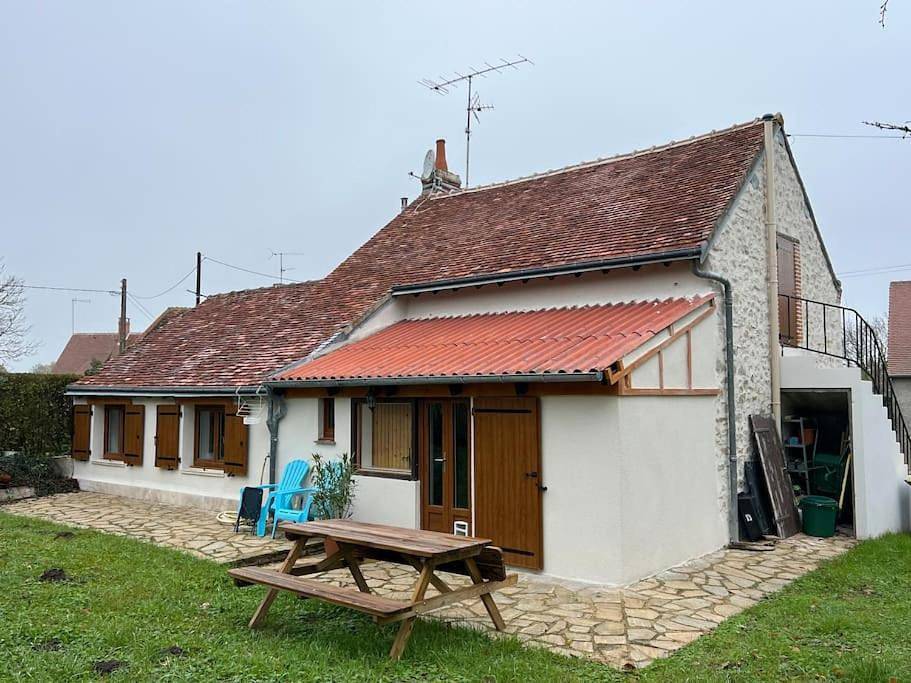 Two-Bedroom House in Gargilesse-Dampierre, Région de La Châtre