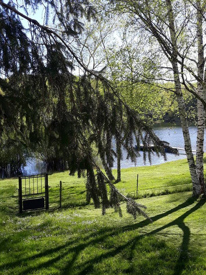Camping pour 4 personnes, avec terrasse et vue sur le lac en Midi-Pyrénées - 2