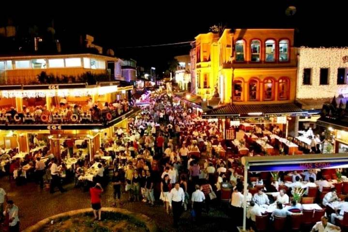 Alojamiento y desayuno para 3 personas, con Terraza y Jardín en Estambul