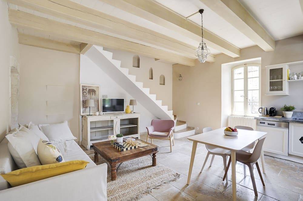 Appartement entier, Appartement de charme dans maison de ville au coeur d'Eygalieres in Eygalières, Région d'Arles