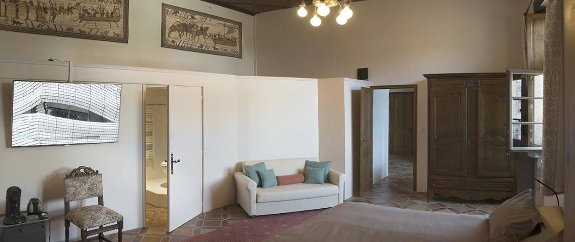 Gîte pour 10 personnes, avec jardin ainsi que vue et piscine à Saint-Eutrope-de-Born - 4