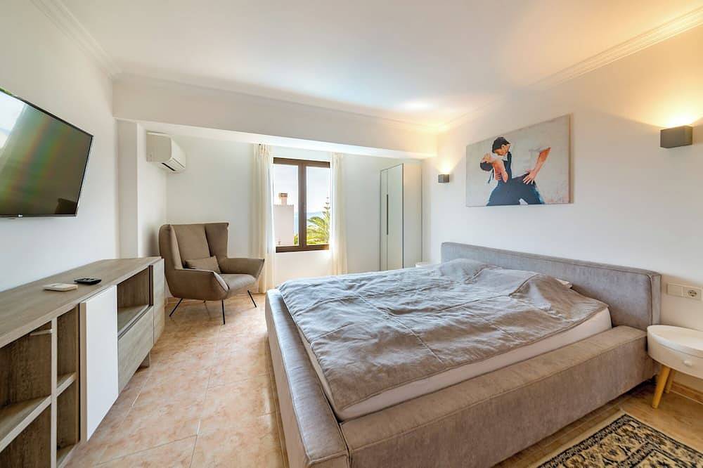 Villa Casa Kristel Mallorca met zwembad in de 2e Sea Line in Badia Blava, Llucmajor