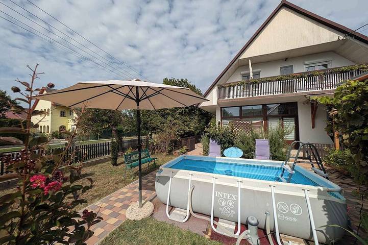 Ferienwohnung für 6 Personen, mit Garten und Pool in Balatonboglar