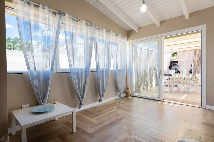 Entire apartment, Apartment 'A Casa Di Palma - 1' with Private Terrace, Wi-Fi and Air Conditioning in Pulsano, Gulf of Taranto