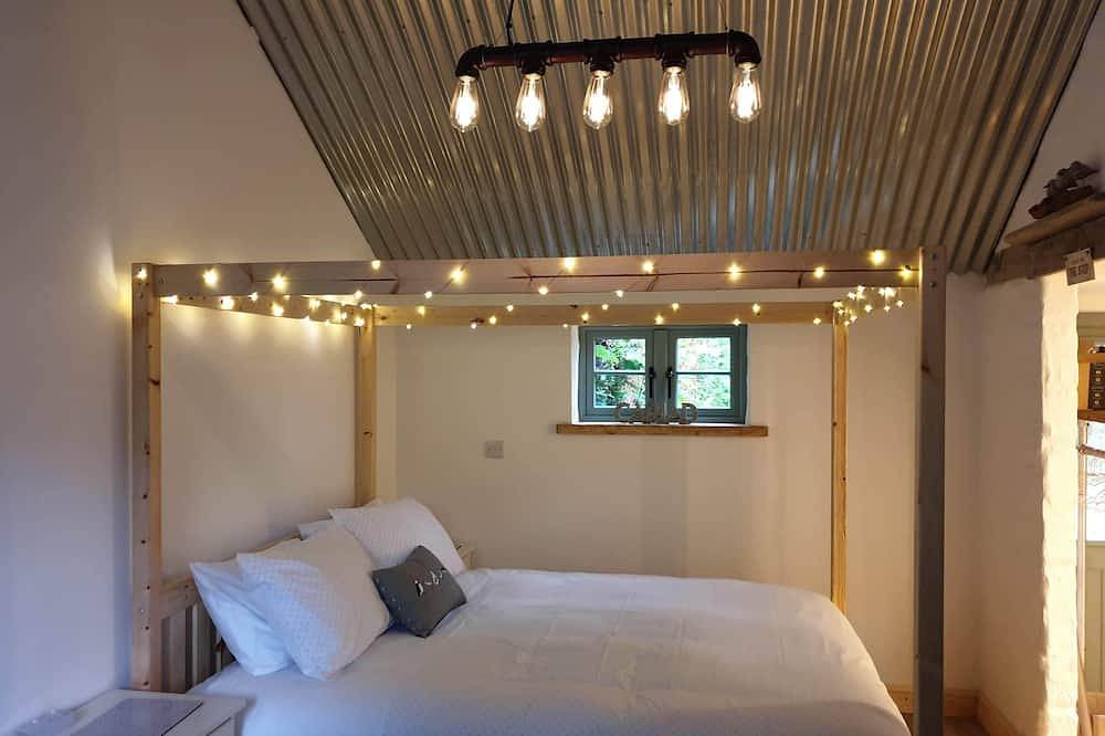The Bothy nr Tenby: Hottub, 84\"Projector, 4Posterbed in Pembrokeshire