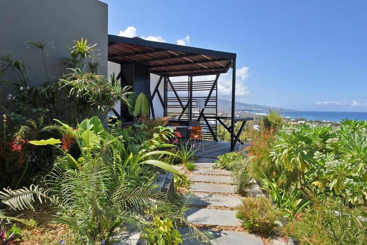 Location de vacances pour 8 personnes, avec jardin ainsi que vue et piscine à La Saline les Bains - 4