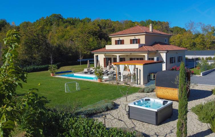 Reizend, 1,5 km von Sinj entfernt: Gemütliche Ferienwohnung mit Pool, Terrasse und WLAN in Sinj, Dalmatinisches Zagora