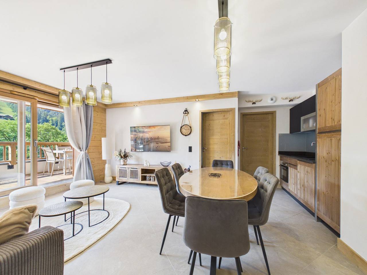 Entire apartment, Cozy Duplex in Les Gets, 6 Guests, Near Village & Ski Lifts, Full Amenities Included in Les Gets, Les Portes du Soleil
