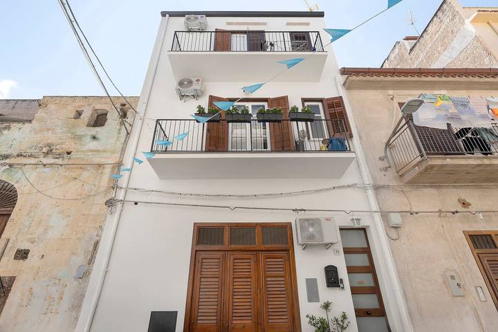 Apartamento entero, Apartamento 'Duchessa' con balcón, Wi-Fi y aire acondicionado in Castellammare del Golfo, Provincia de Trapani